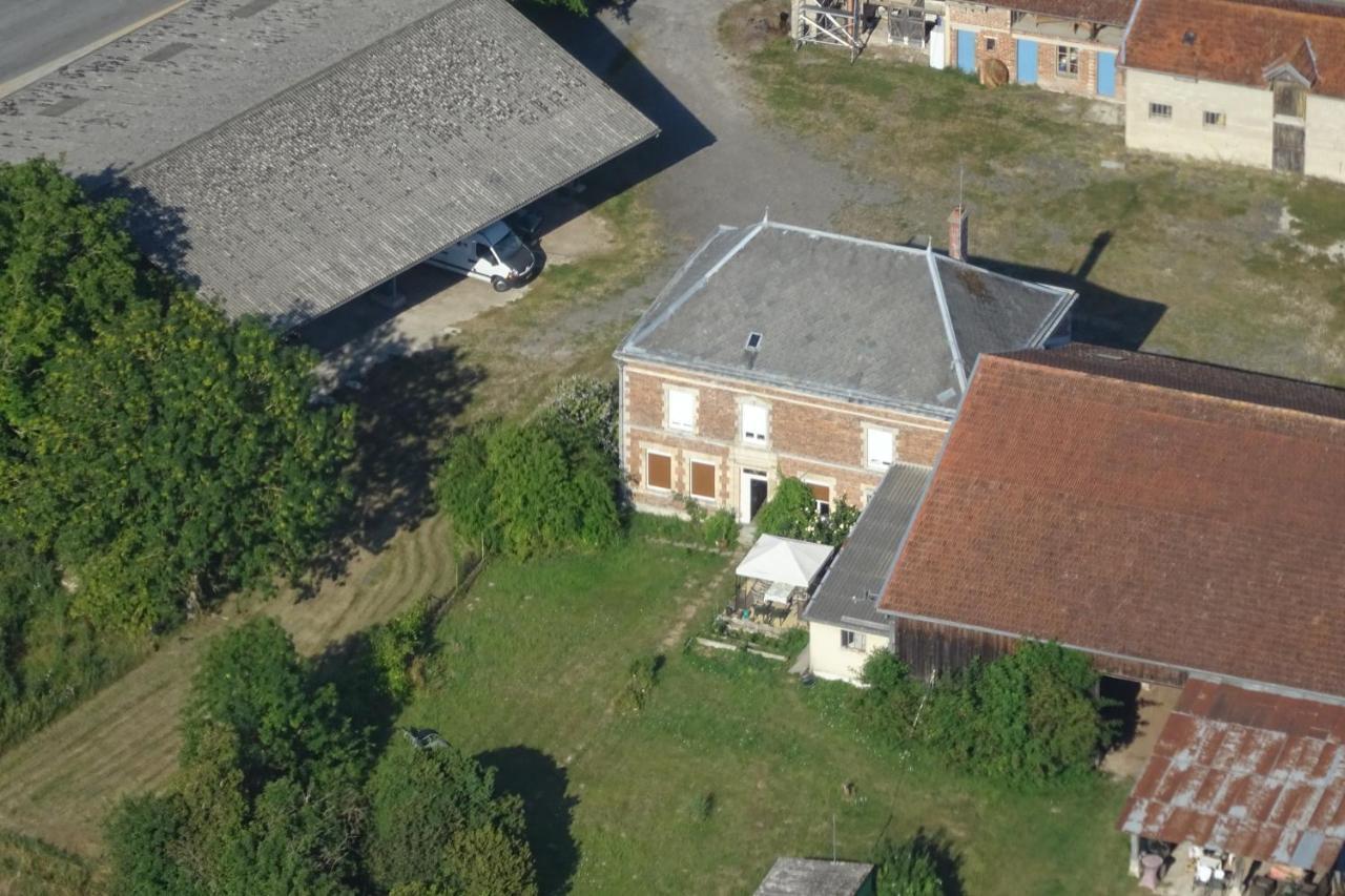 Chambre D'Hotes Fantesstique Berzieux Exteriér fotografie